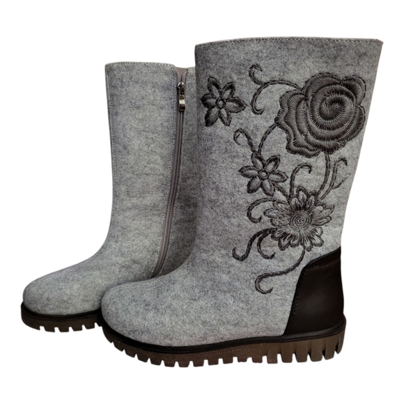 azura Shoes - Gray Embroidered Winter Boots